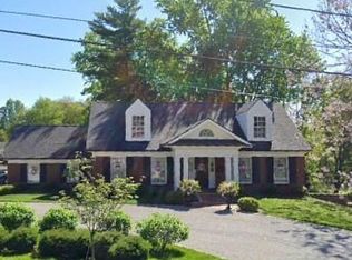 913 Cannons Ln, Louisville, KY 40207
