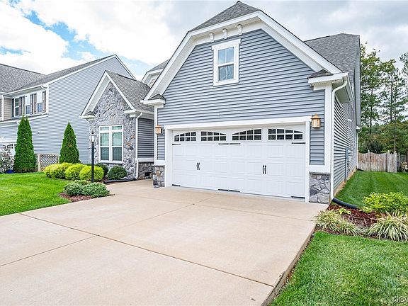 3rd image of 10829 Providence Woods Ln