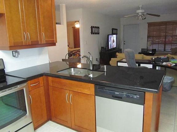 2nd image of 10341 Jasmine Ct