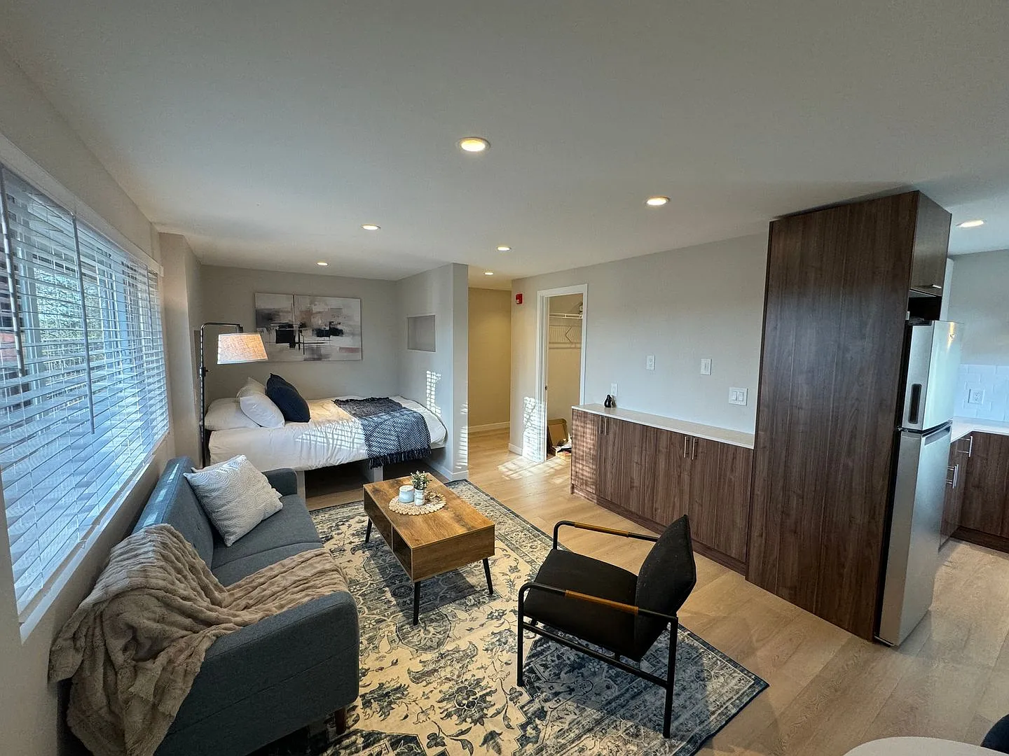 McKinnley Apartments - Luxury Studios! — Photo 4