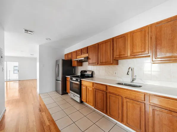 83 Oxford Avenue image 5 of 24