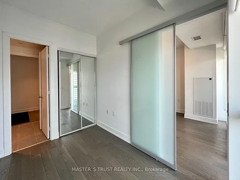 7 Grenville St W #5203 — Photo 16