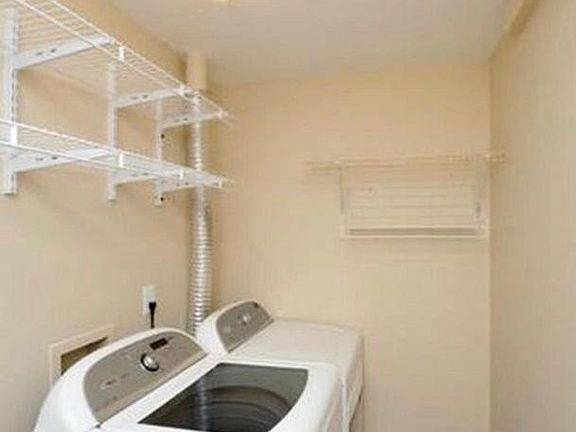 4th image of 100 Grosvenor Ln APT 2