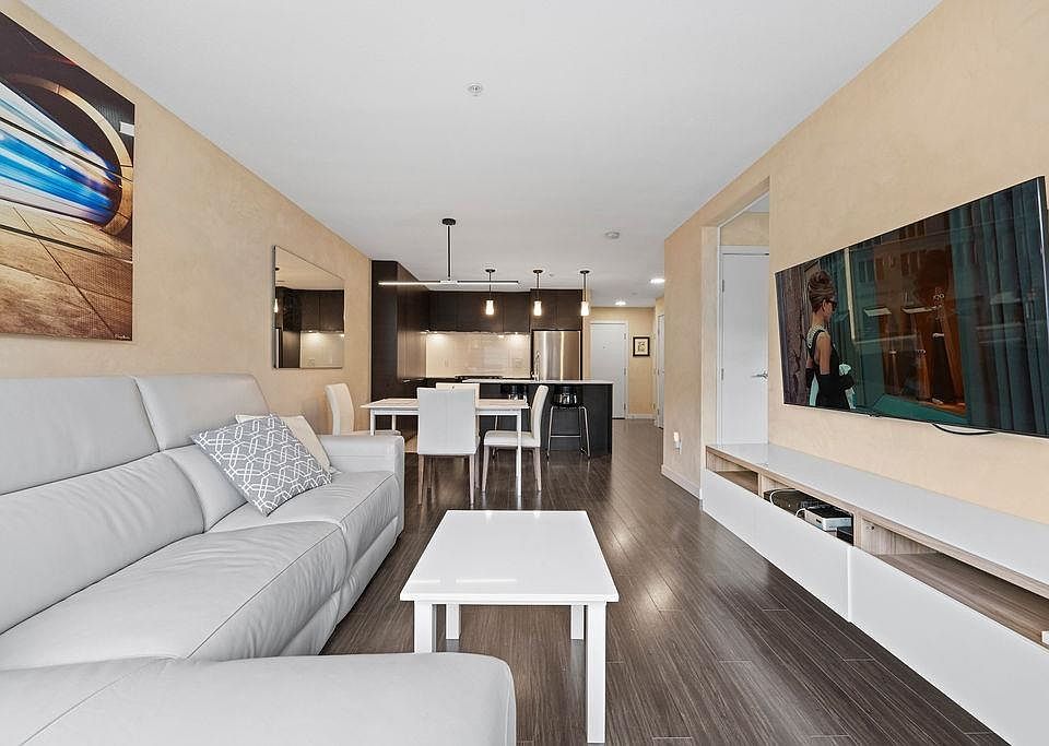 1st image of 1679 Lloyd Ave #312