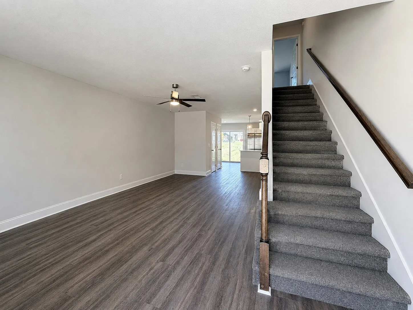 2 bed, 2.5 bath, 1224 sqft, $1,395 — Photo 2