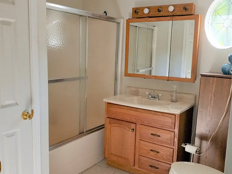 Nice bathroom