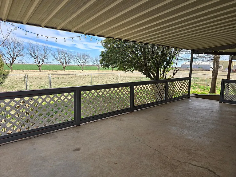 3006 N County Road 3500 — Photo 15