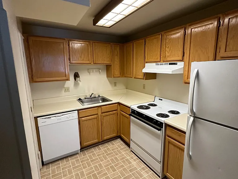5 S Cedar St #102 — Photo 2