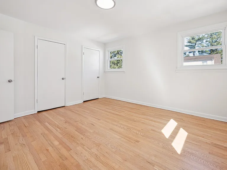 623 Livingston Rd — Photo 8