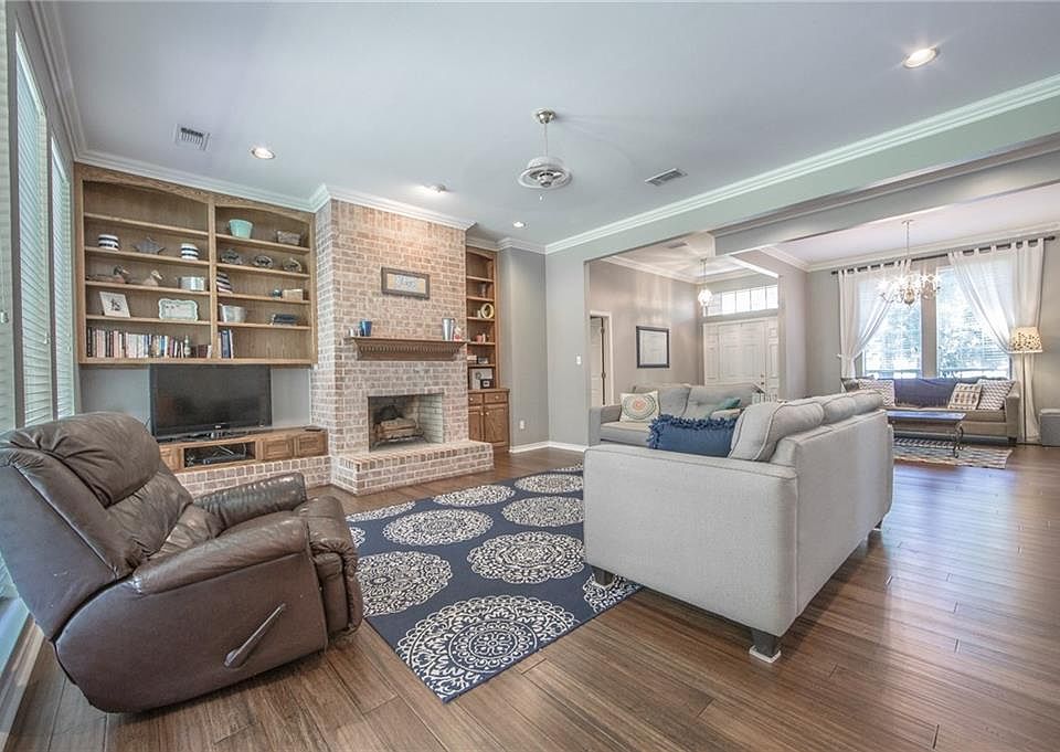 1st image of 304 Comanche Dr