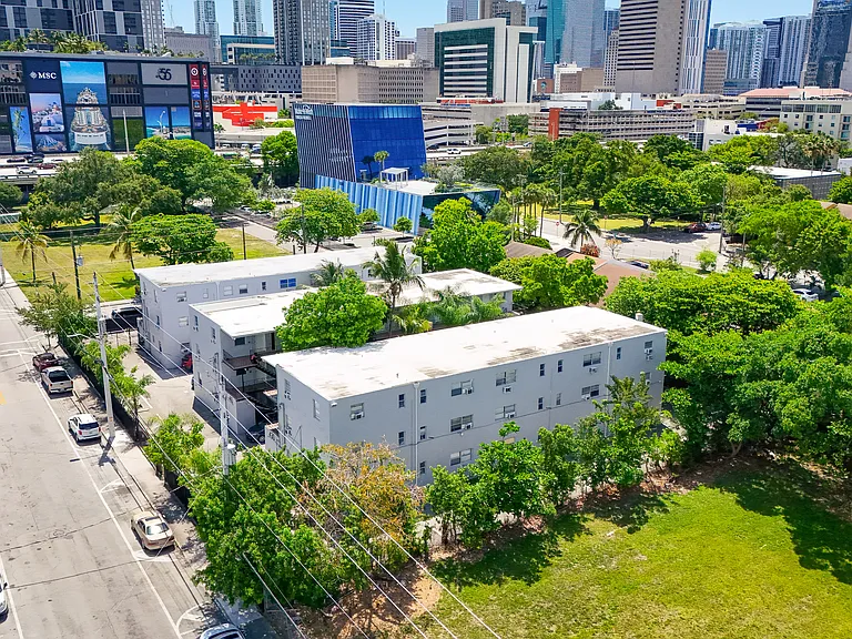 Miami Central Apartments — Photo 13