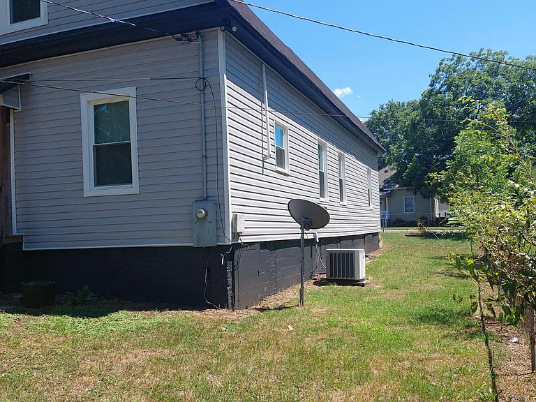 17 Puritan St — Photo 29