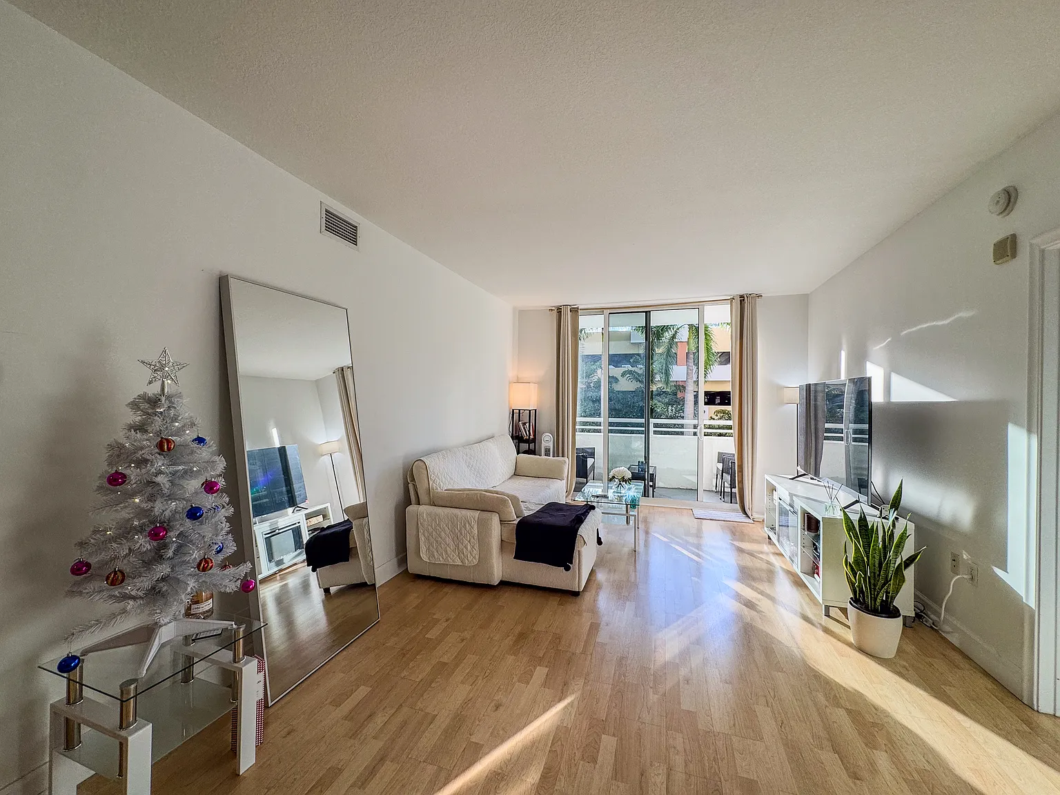 2 bed, 1200 sqft, $1,650 — Photo 2