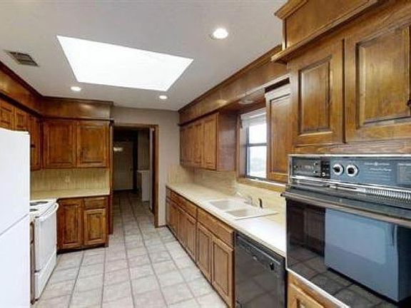 3rd image of 3400 W 21st St