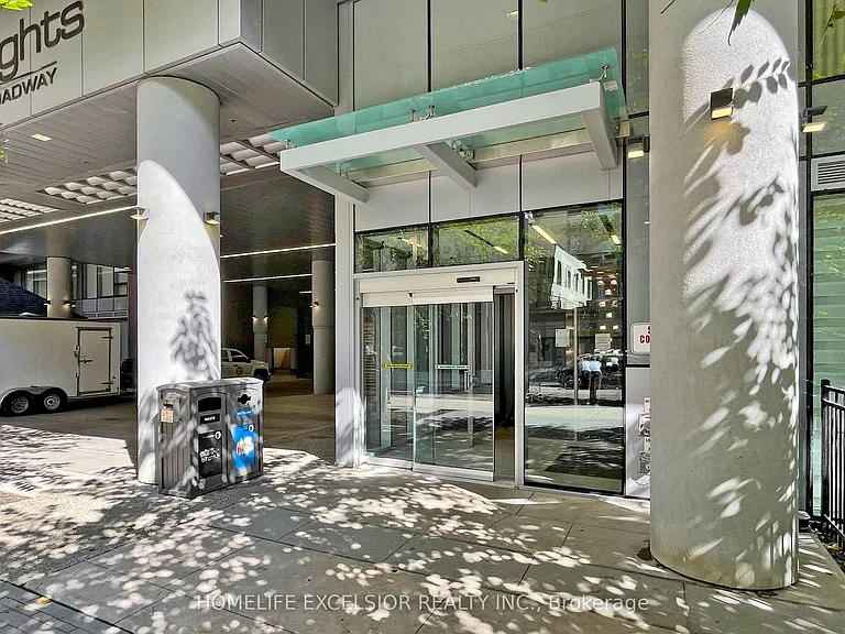 195 Redpath Ave #914 — Photo 4