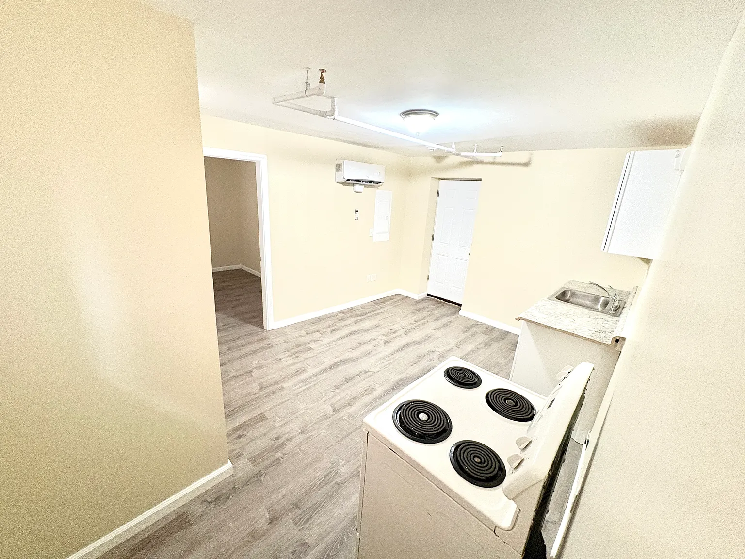 1 bed, $1,000 — Photo 2