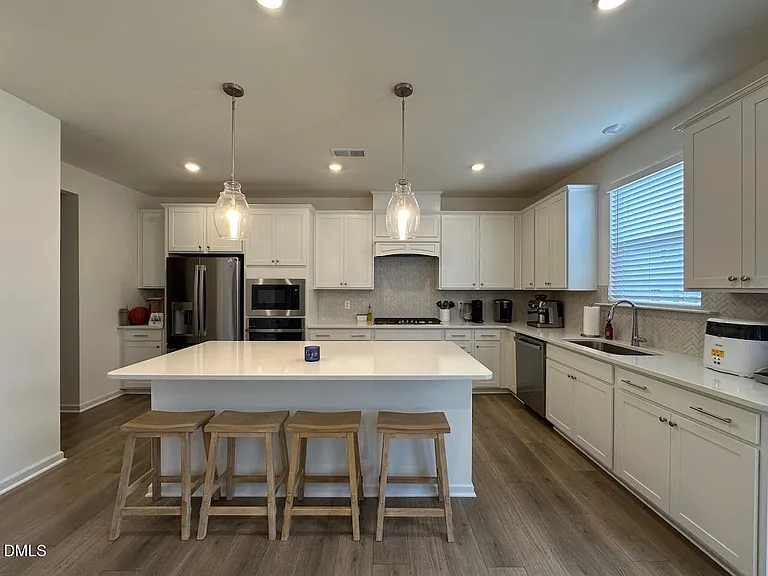 407 Auburndale Ct — Photo 6
