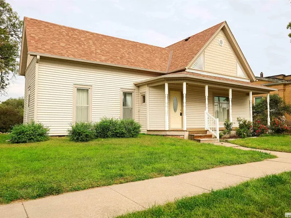 742 G St, Pawnee City, NE 68420
