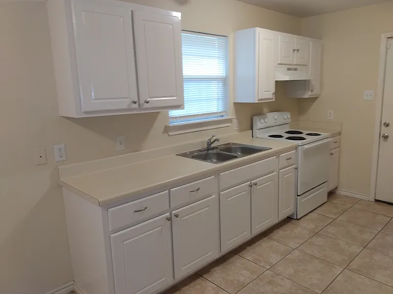 9731 Shive Dr — Photo 8