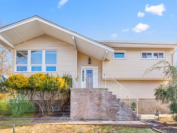 2 Columbine Ct, Montvale, NJ 07645