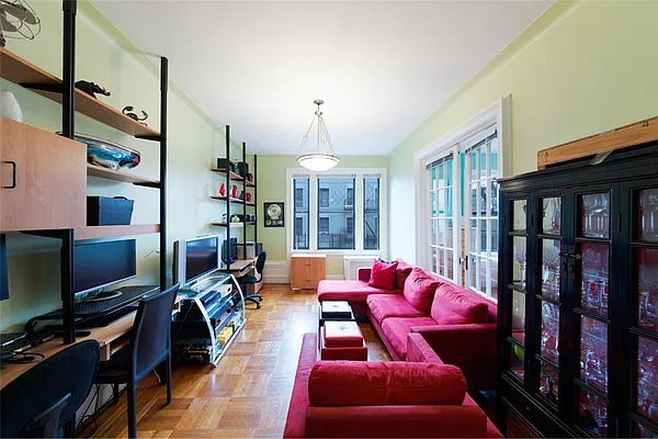 Sold by R New York | media 2