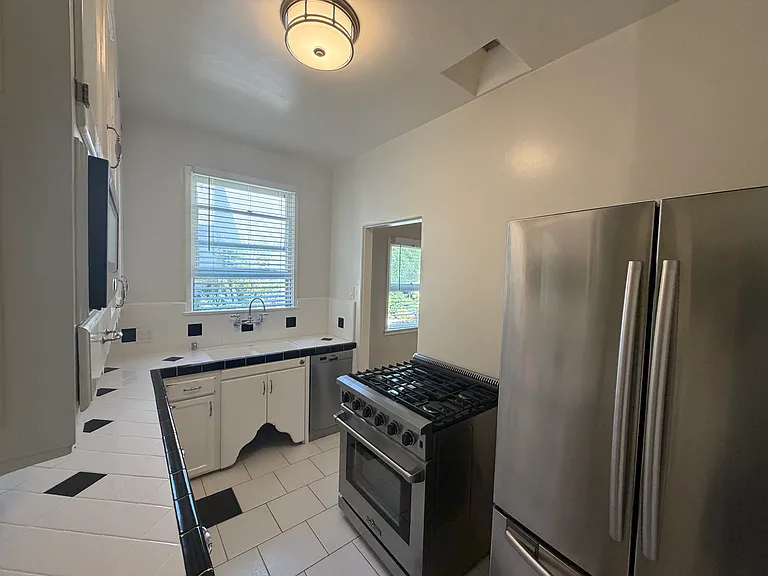 1047 S Orange Grove Ave #1 — Photo 13