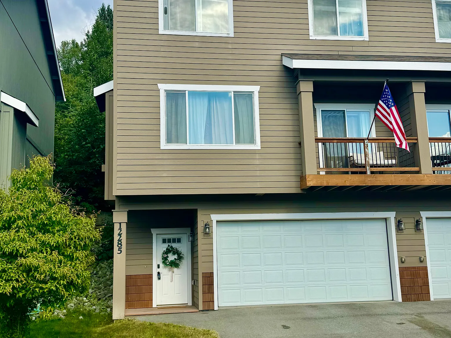 3 bed, 2.5 bath, 1694 sqft, $3,295 — Photo 2