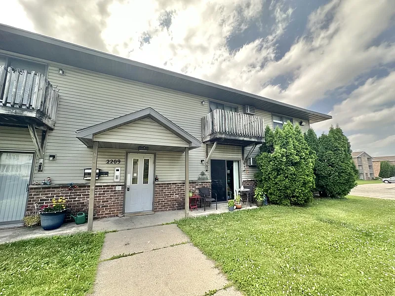 1 bed, 1.0 bath, $925 — Photo 3