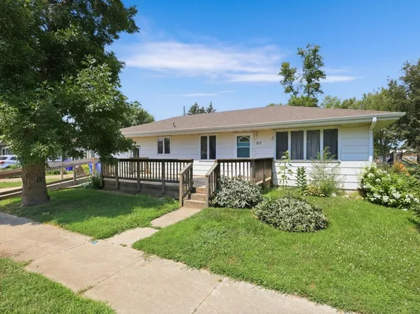 205 E 2nd St, Elkton, SD 57026