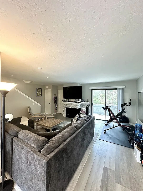 2 bed, 2.0 bath, 1092 sqft, $4,395 — Photo 4