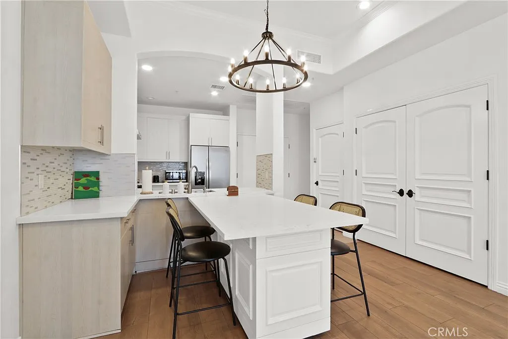 2 bed, 1230 sqft, $3,300 — Photo 3