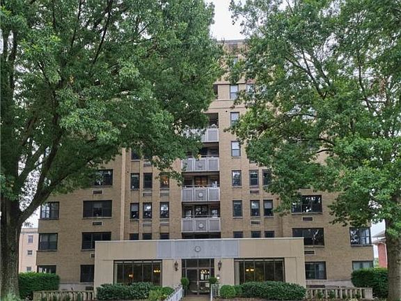 2nd image of 1108 Kanawha Blvd E APT 302
