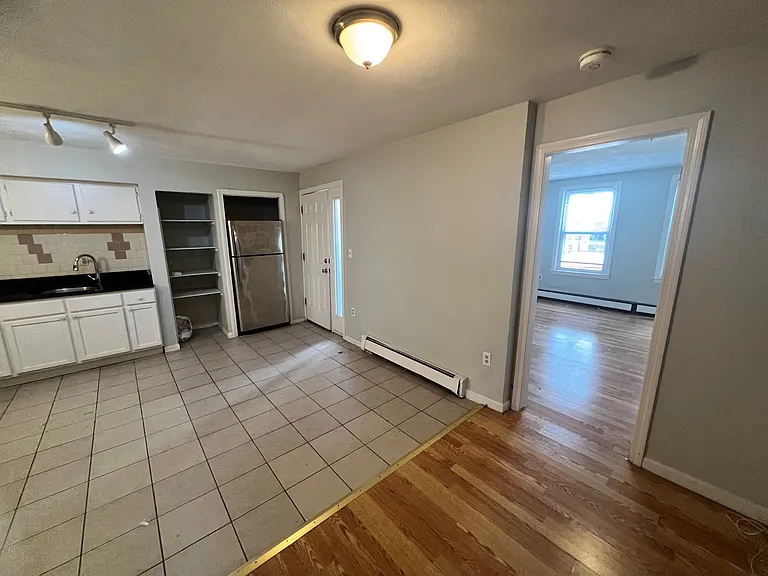139 Chelsea St #2B — Photo 5