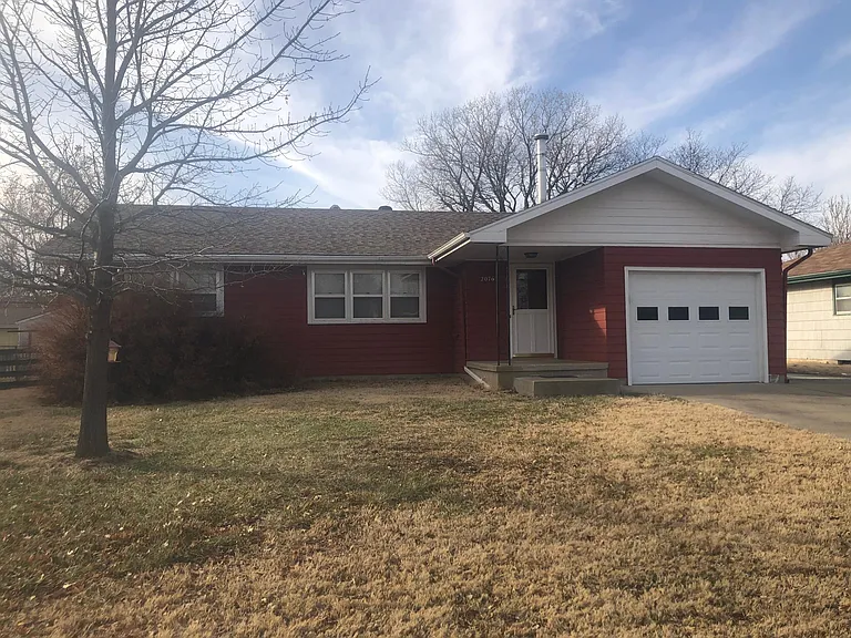 2076 Roach St — Photo 1