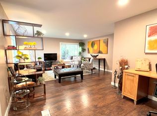 19201 Hollyhills Dr NE, Bellevue, WA 98011