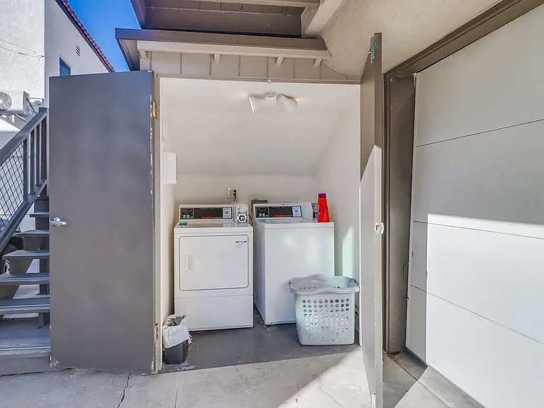 2455 Union St — Photo 24