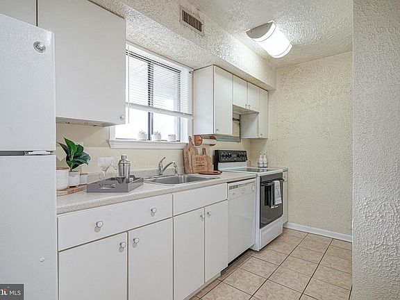5th image of 40 Tansboro Rd Unit 6C