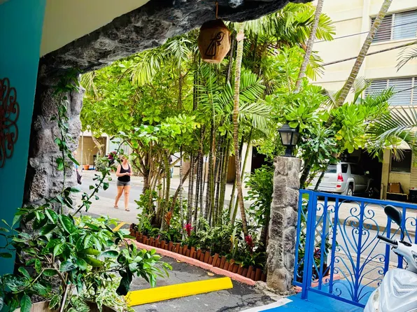 Waikiki Whale Watcher Apartments