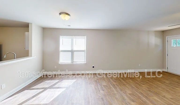 203B Cromer Rd — Photo 3