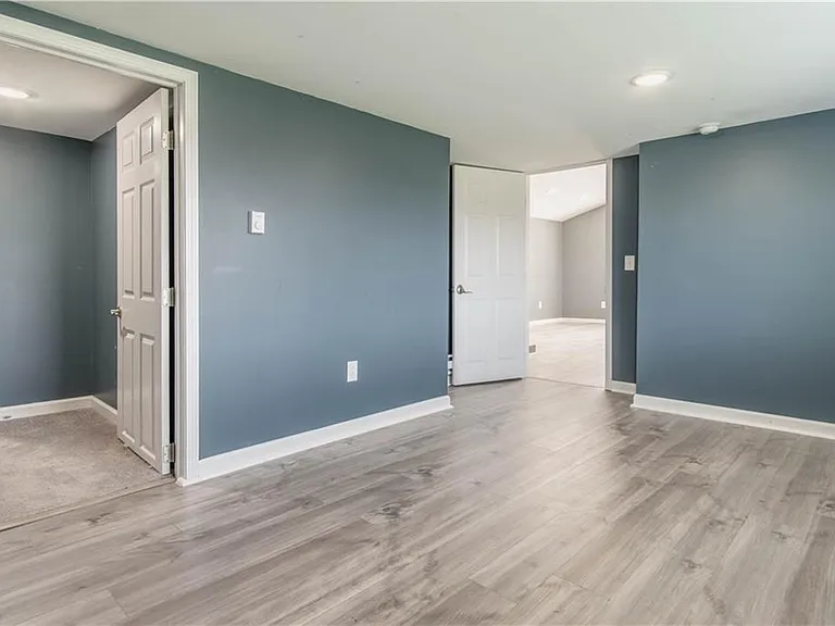 14530 Dodge Ave — Photo 36