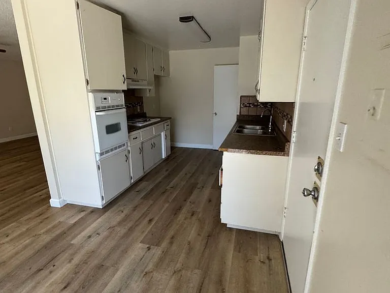 1651 Normandie St — Photo 13