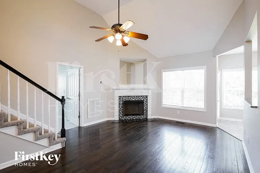 3 bed, 2.5 bath, 1645 sqft, $1,770 — Photo 3