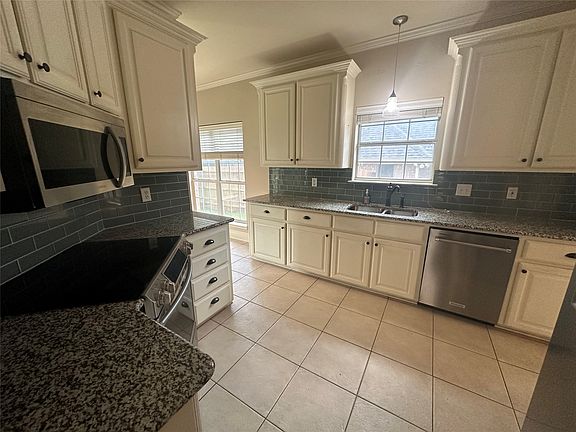 5th image of 709 Clay Ln