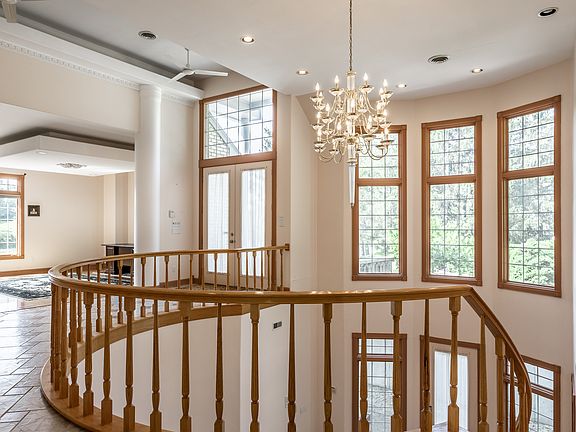 4th image of 8020 Mill Pond Ln