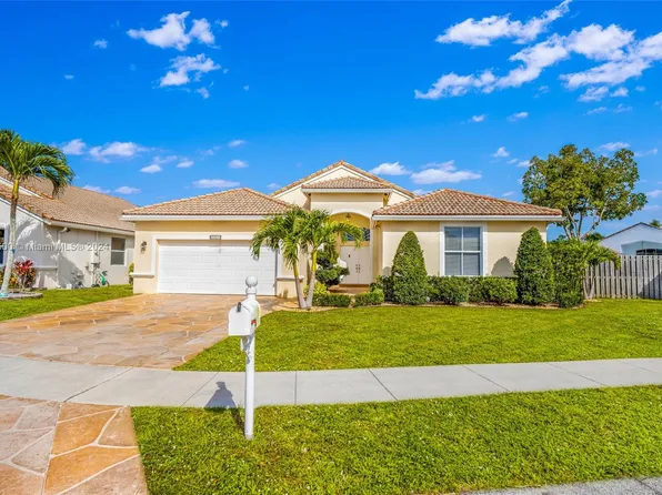 9325 Cove Point Cir, Boynton Beach, FL 33472