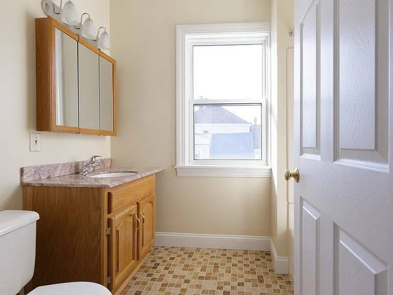 851 Congress St #4 — Photo 5