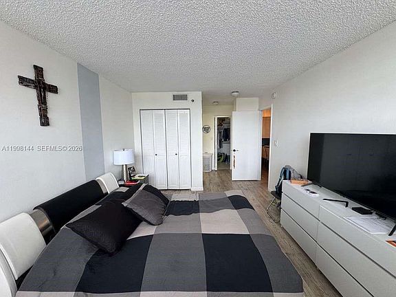 5th image of 1200 Saint Charles Pl APT 321