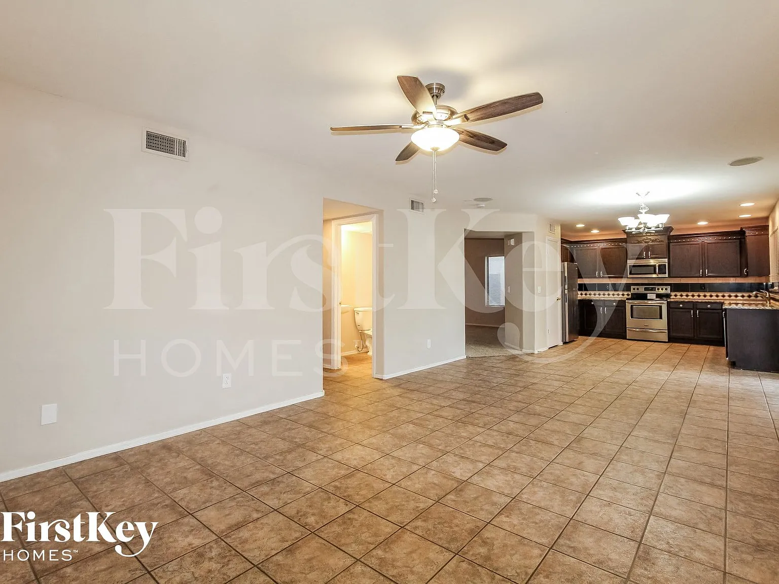 3 bed, 2.5 bath, 1947 sqft, $1,820 — Photo 4