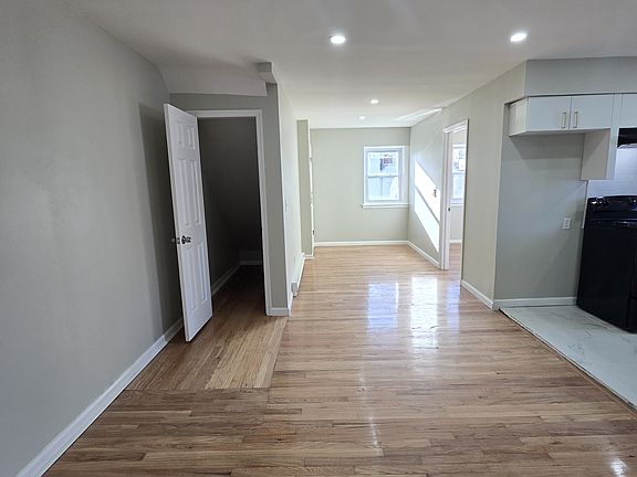 3rd image of 93 Mount Vernon Ave #1