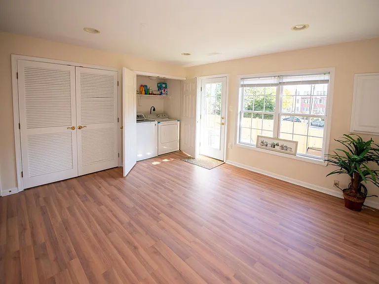 1431 N Scott St — Photo 4